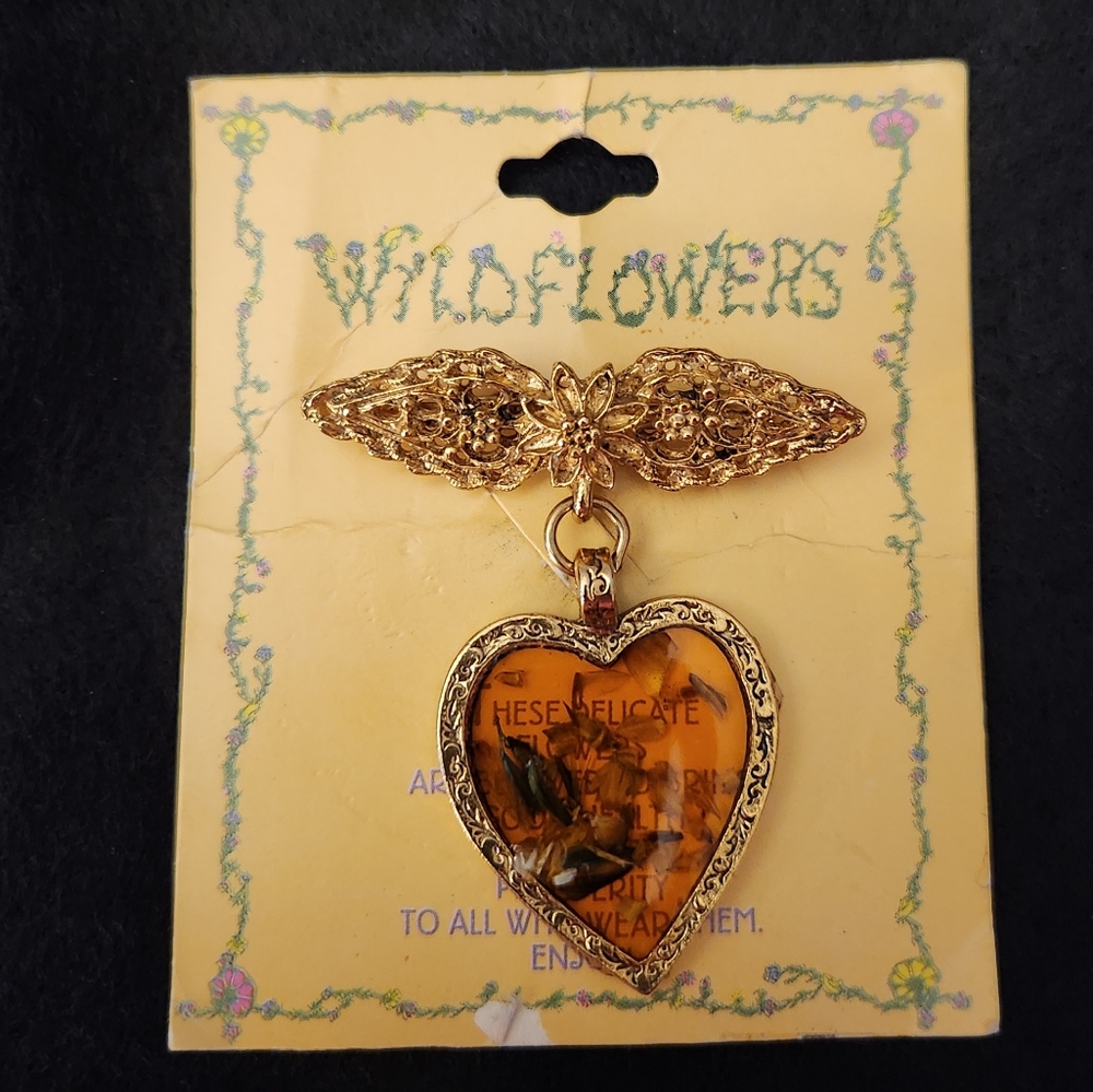 Vintage "Wildflowers" vintage resin dangle heart pendant brooch